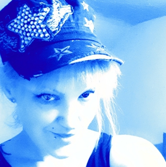 Meet your Posher, Jes - Picture 2 of 8